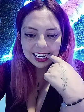 Snapshot of madelaine- chatting on July 9, 2026, 6:29 pm madelaine- online show from July 9, 2026, 6:29 pm