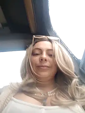 madelaine- online show from November 24, 2025, 7:03 pm