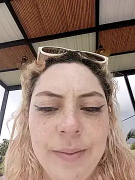 madelaine- online show from November 30, 2025, 4:52 pm