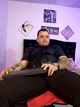 Snapshot of tony_landri chatting on October 9, 2025, 3:18 am tony landri online show from October 9, 2025, 3:18 am