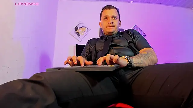 Snapshot of tony_landri chatting on October 15, 2025, 3:38 am tony landri online show from October 15, 2025, 3:38 am