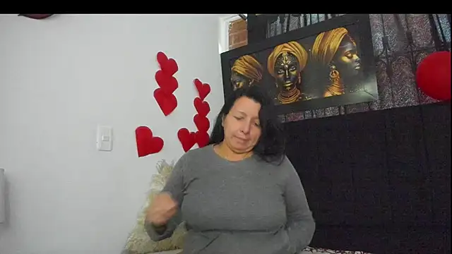 Evaaross 2345 online show from February 21, 2025, 7:43 pm