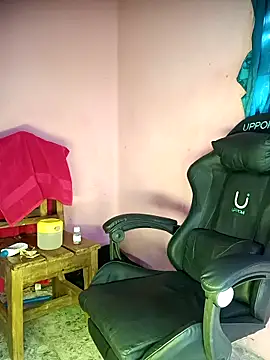 brattcumhot  online show from September 14, 2025, 12:38 pm