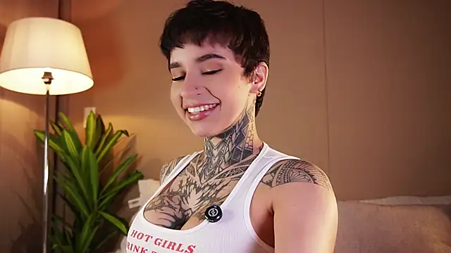 AliceShazaham  online show from April 15, 2026, 7:14 am