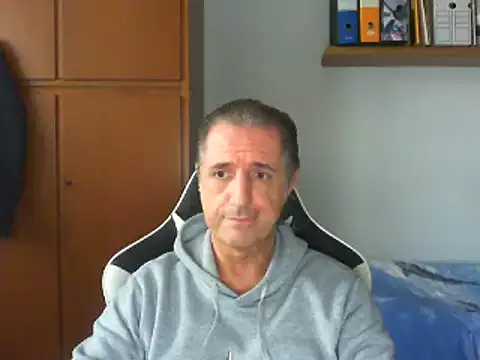 Snapshot of lliuk70mi chatting on January 2, 2025, 12:46 pm lliuk70mi online show from January 2, 2025, 12:46 pm