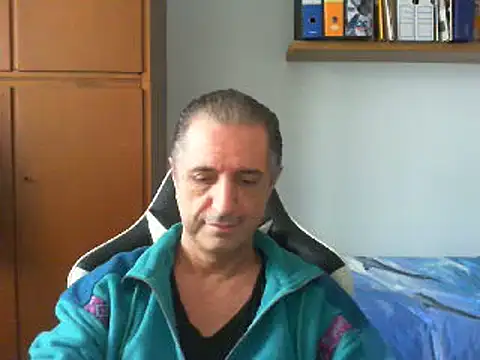 Snapshot of lliuk70mi chatting on December 15, 2024, 1:22 pm lliuk70mi online show from December 15, 2024, 1:22 pm