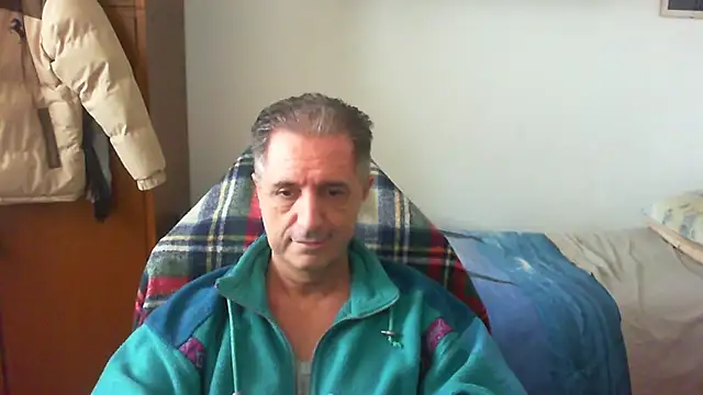 Snapshot of lliuk70mi chatting on February 16, 2026, 2:16 pm lliuk70mi online show from February 16, 2026, 2:16 pm