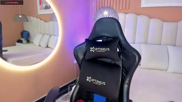 Snapshot of zia_cooper chatting on October 22, 2025, 7:02 pm zia cooper online show from October 22, 2025, 7:02 pm