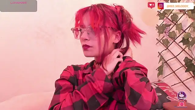 Snapshot of RedMeloddy chatting on September 16, 2025, 8:21 pm RedMeloddy online show from September 16, 2025, 8:21 pm