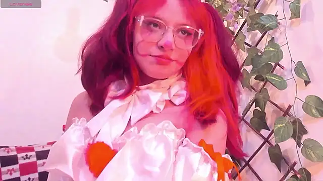 Snapshot of RedMeloddy chatting on October 31, 2025, 9:32 pm RedMeloddy online show from October 31, 2025, 9:32 pm