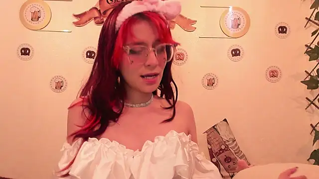 Snapshot of RedMeloddy chatting on September 27, 2025, 8:15 pm RedMeloddy online show from September 27, 2025, 8:15 pm