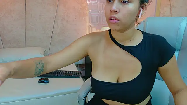 Snapshot of Annyeli chatting on November 2, 2025, 2:44 pm Annyeli online show from November 2, 2025, 2:44 pm