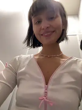 bigbabykiki online show from February 20, 2025, 8:17 am