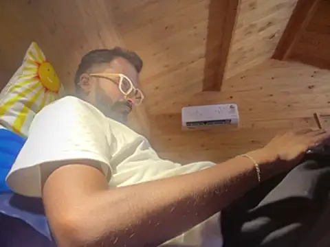 Snapshot of bigfatdick111 chatting on February 22, 2026, 7:59 pm bigfatdick111 online show from February 22, 2026, 7:59 pm