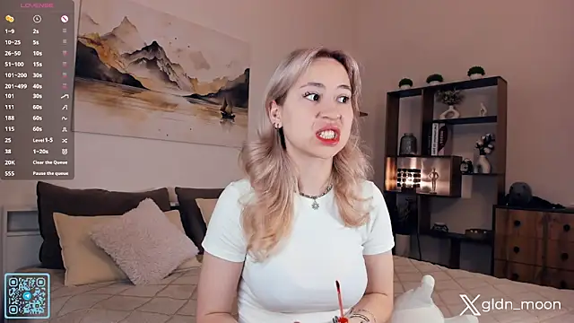 Snapshot of EternalLiberty chatting on October 10, 2025, 7:36 pm EternalLiberty online show from October 10, 2025, 7:36 pm