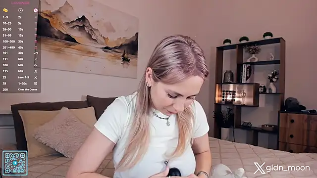 Snapshot of EternalLiberty chatting on October 8, 2025, 3:30 am EternalLiberty online show from October 8, 2025, 3:30 am