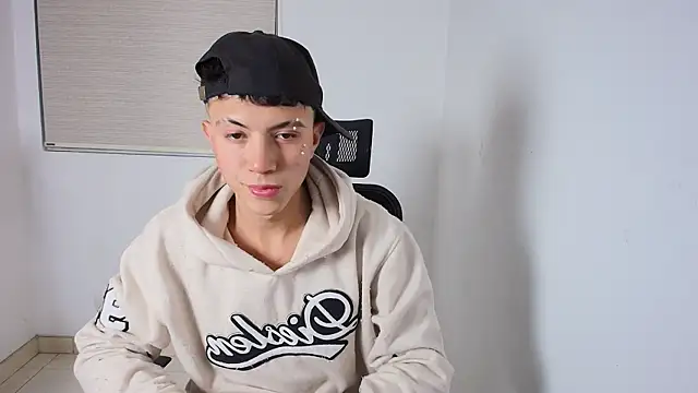 Justyn Ross online show from October 2, 2025, 5:44 am