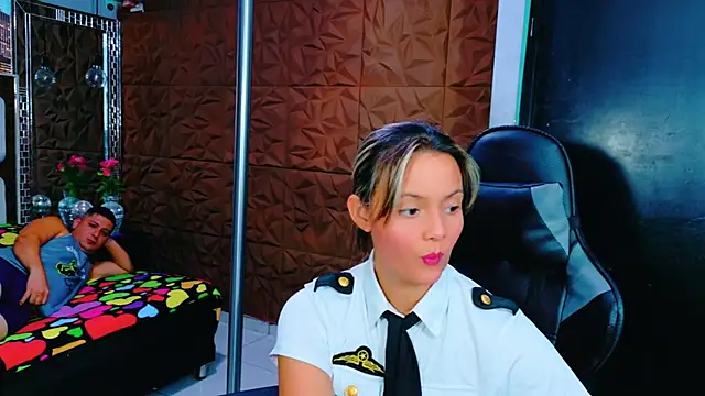 Snapshot of ValentinaAndTerry chatting on October 4, 2025, 3:24 pm ValentinaAndTerry online show from October 4, 2025, 3:24 pm