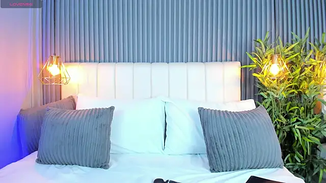 LinaGlam online show from October 2, 2025, 10:57 pm