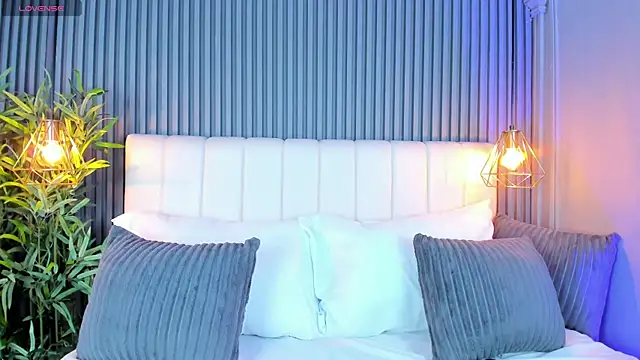 LinaGlam online show from September 26, 2025, 10:38 pm