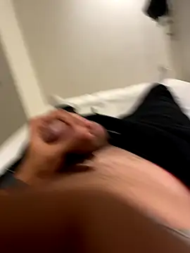 qRoqs online show from November 1, 2025, 5:40 pm