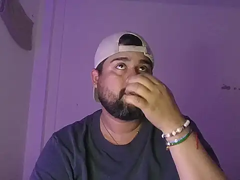 GABRIELGARCIA1313 online show from July 31, 2026, 11:02 pm