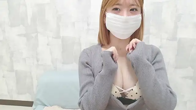 LOVE MOMO LOVE online show from January 18, 2026, 12:30 pm