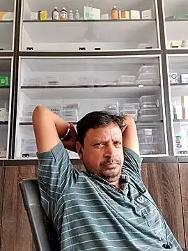 Snapshot of Raj1043 chatting on June 5, 2026, 6:40 am Raj1043 online show from June 5, 2026, 6:40 am