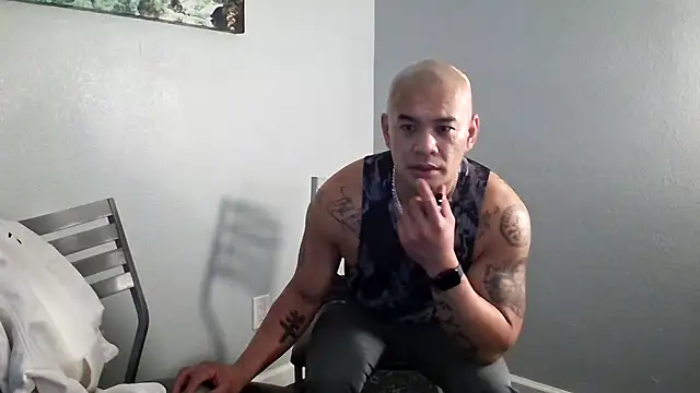 EatMyCake831 online show from December 25, 2024, 7:13 pm
