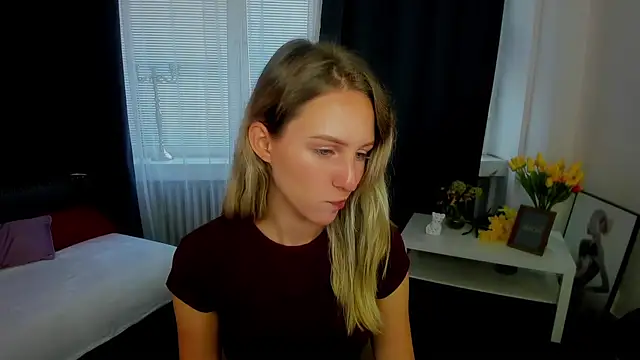 Lia Bloom  online show from September 11, 2025, 8:36 am