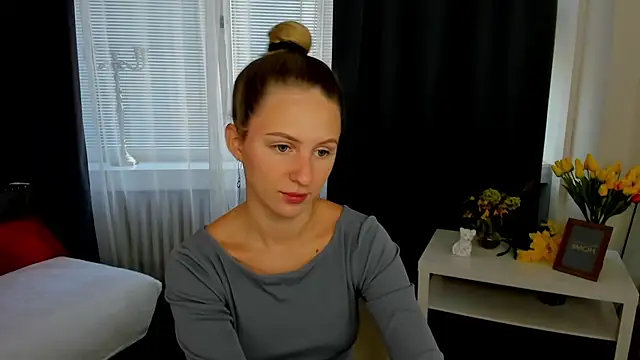 Lia Bloom  online show from September 9, 2025, 7:40 am