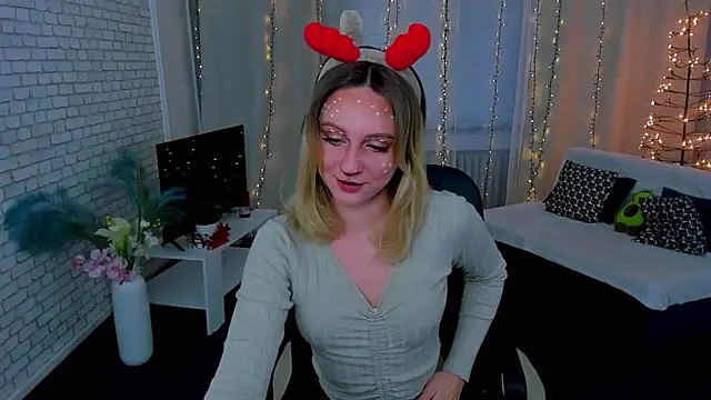 Lia Bloom  online show from December 29, 2024, 2:52 pm