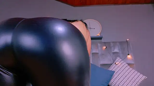 Snapshot of DulceAurora__ chatting on October 18, 2025, 10:50 am DulceAurora   online show from October 18, 2025, 10:50 am