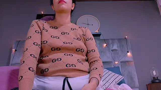 Snapshot of DulceAurora__ chatting on October 14, 2025, 2:45 am DulceAurora   online show from October 14, 2025, 2:45 am