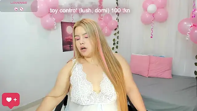 Snapshot of Mysexygirl_ chatting on March 21, 2025, 4:39 am Mysexygirl  online show from March 21, 2025, 4:39 am