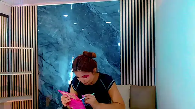 Isalombardi online show from October 4, 2025, 3:30 am