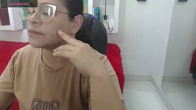 sexy lady 0 online show from October 8, 2025, 11:01 am