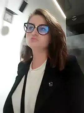 InaraReynolds online show from December 2, 2024, 3:10 am