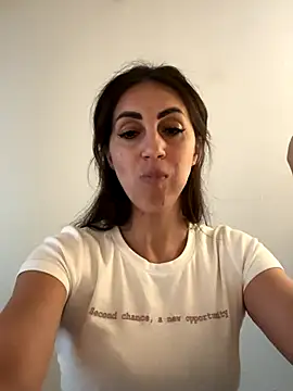 EmaSkyes online show from September 22, 2025, 10:10 am