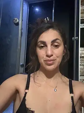 EmaSkyes online show from November 18, 2025, 7:50 pm