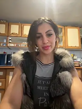 EmaSkyes online show from September 17, 2025, 4:47 am