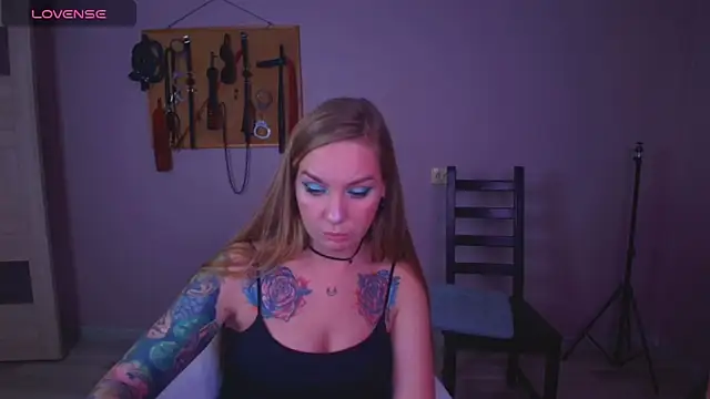 Carrie Moonshine online show from October 27, 2025, 5:47 pm