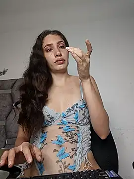 aurelialux online show from December 15, 2025, 8:36 pm