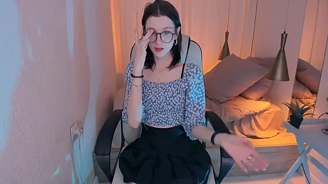 Snapshot of Lil_Melanie_ chatting on December 9, 2024, 10:43 am Lil Melanie online show from December 9, 2024, 10:43 am