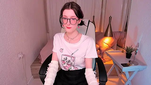 Snapshot of Lil_Melanie_ chatting on January 18, 2025, 2:12 pm Lil Melanie online show from January 18, 2025, 2:12 pm