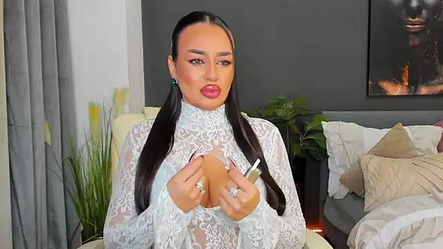 Sonia  Rey online show from November 18, 2025, 9:07 pm