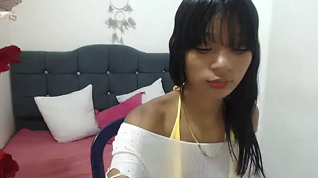 Sofi Young  online show from March 6, 2025, 8:05 pm