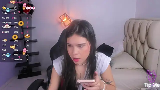 cassiehoward14 online show from October 29, 2025, 7:02 pm