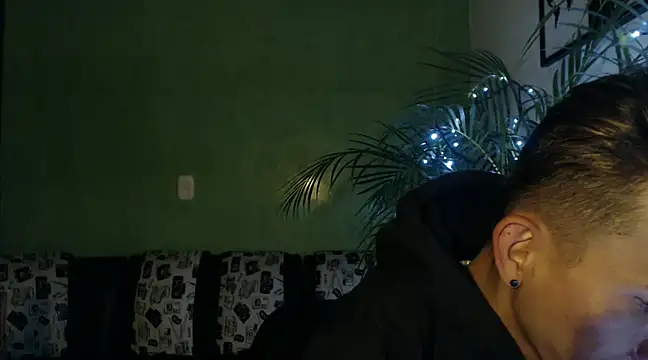 Snapshot of smallgiant27 chatting on December 13, 2024, 11:17 pm smallgiant27 online show from December 13, 2024, 11:17 pm