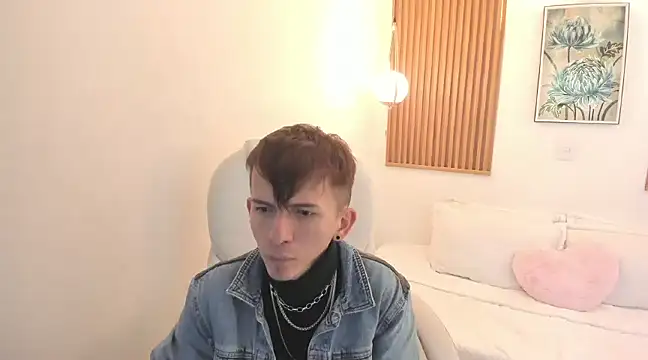 Snapshot of smallgiant27 chatting on March 16, 2025, 7:48 am smallgiant27 online show from March 16, 2025, 7:48 am